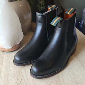 DAKOTA BOOTS Leather Pull On Chelsea Boot